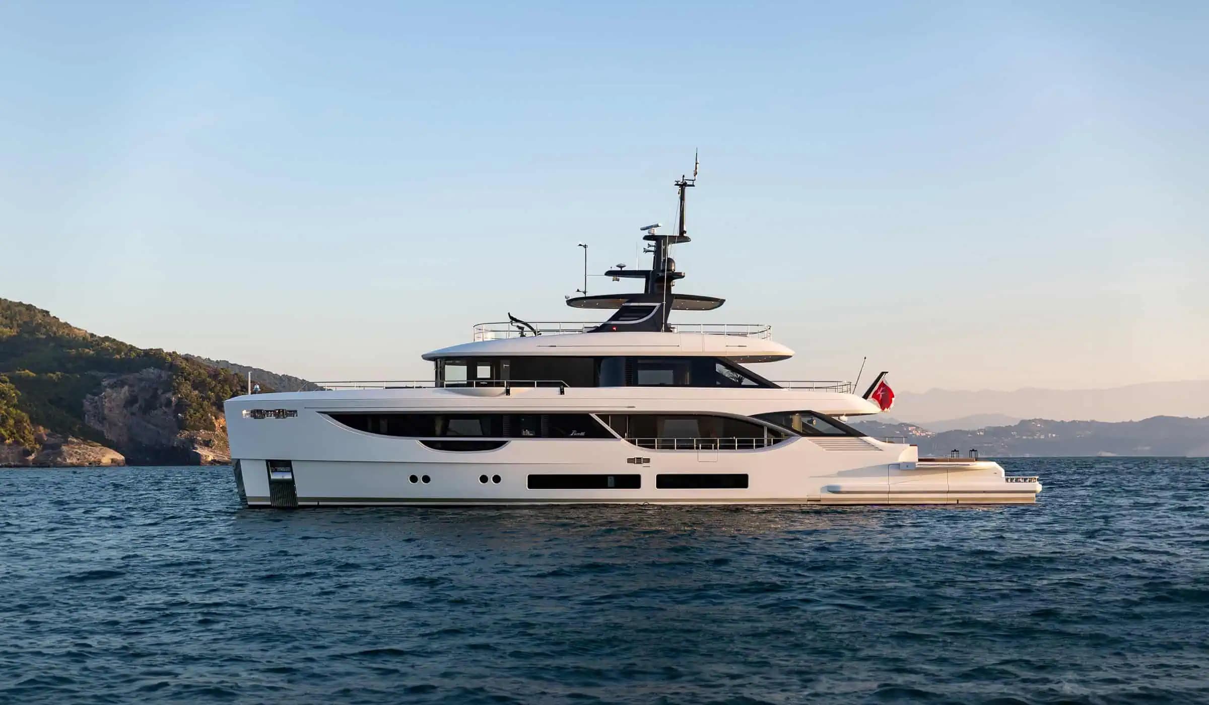 Benetti Oasis 34M — photograph 2