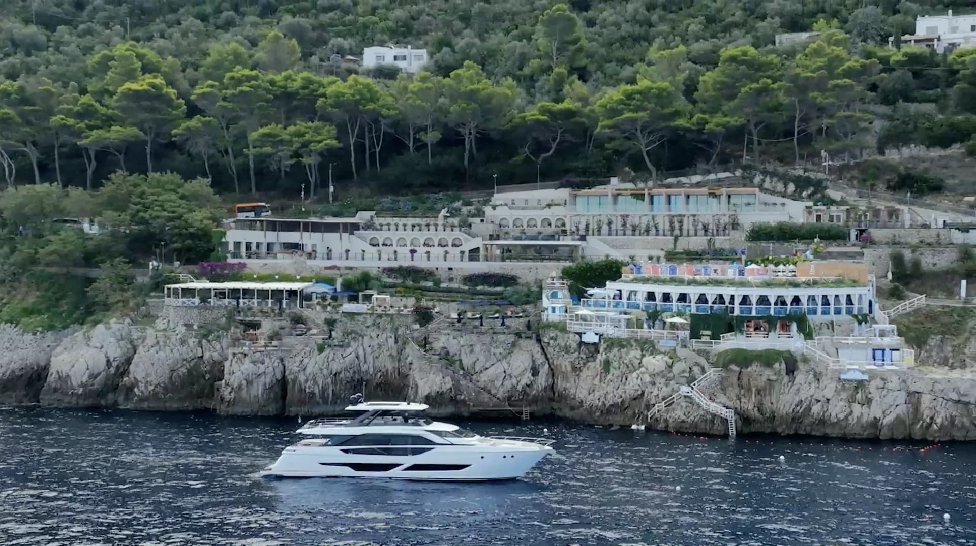 Ferretti 860