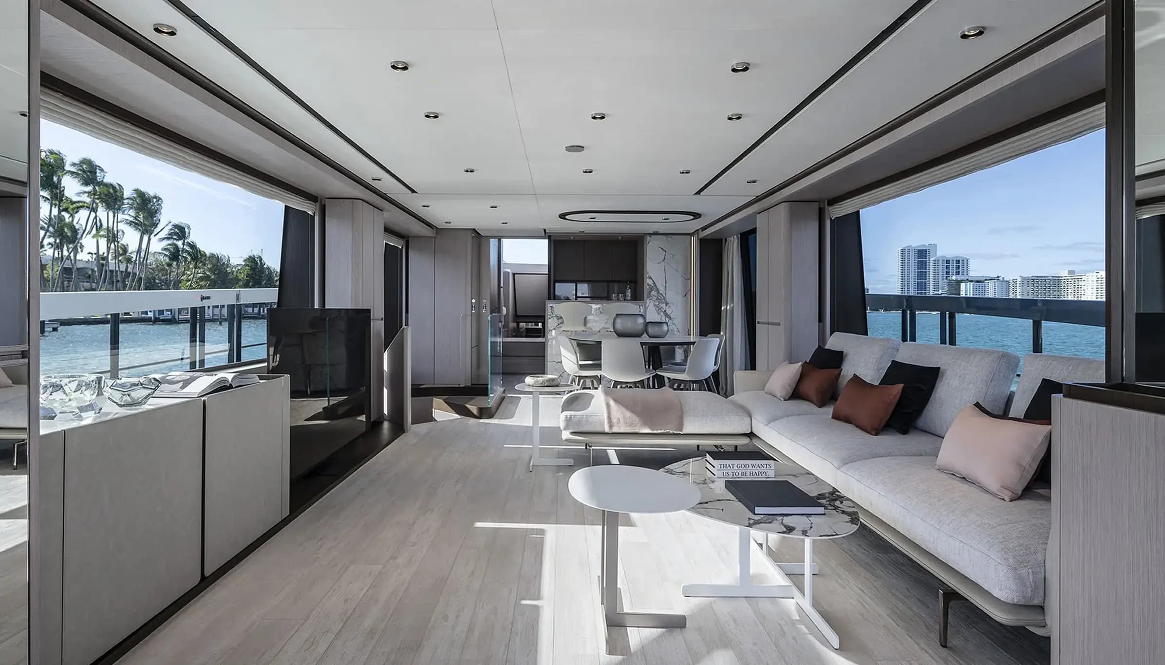 Ferretti 860 — photograph 3