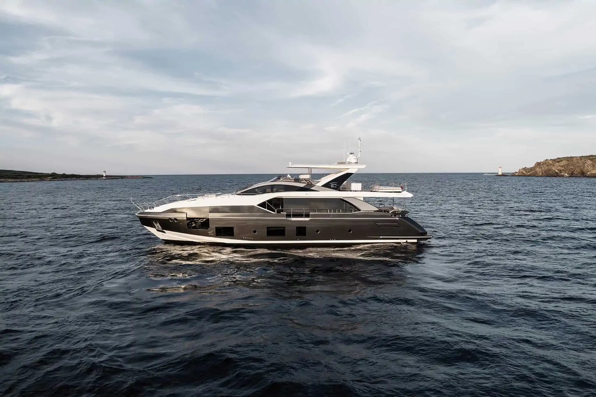 Azimut Grande 27M — photograph 2
