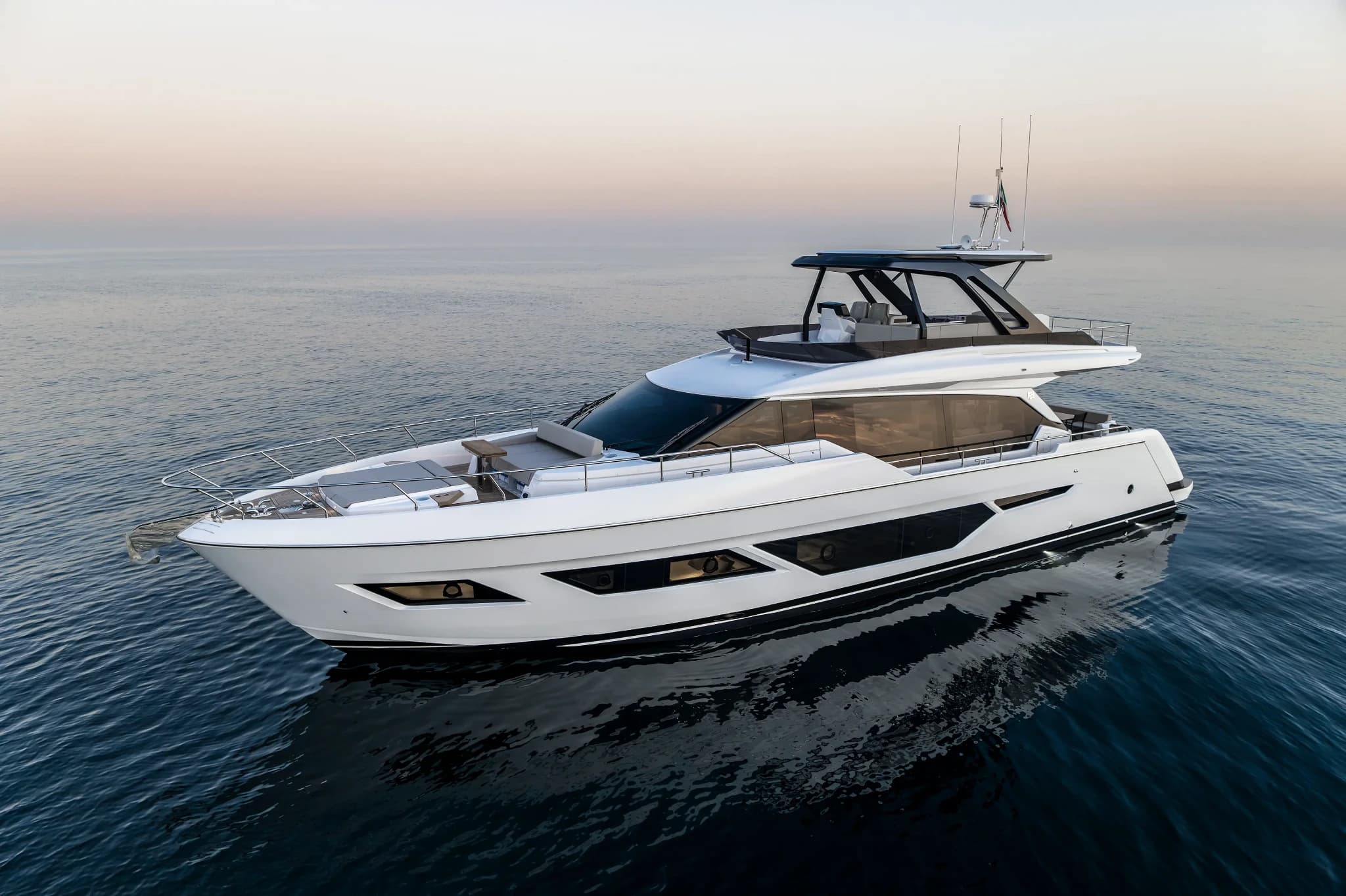 Ferretti 720 — photograph 3