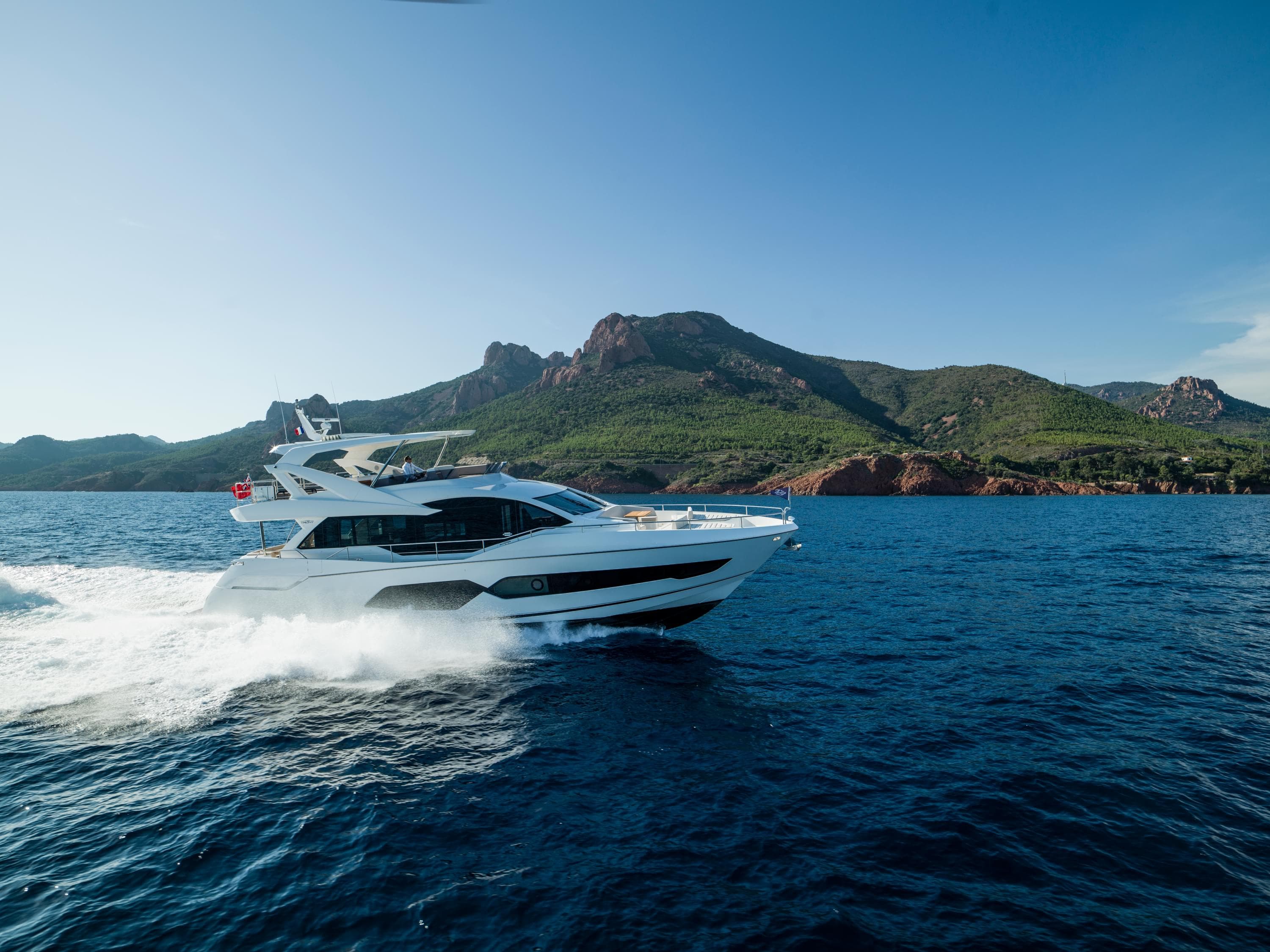 Sunseeker 76 Yacht — photograph 2
