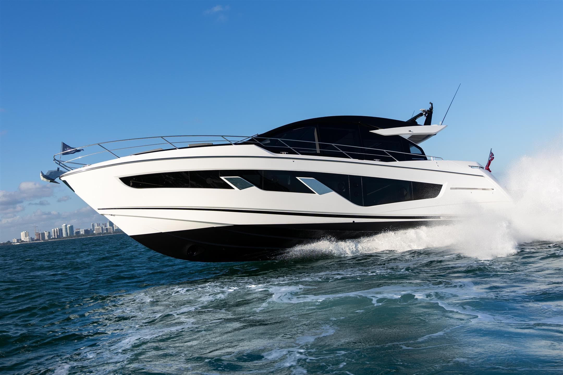 Sunseeker Predator 65 — photograph 2